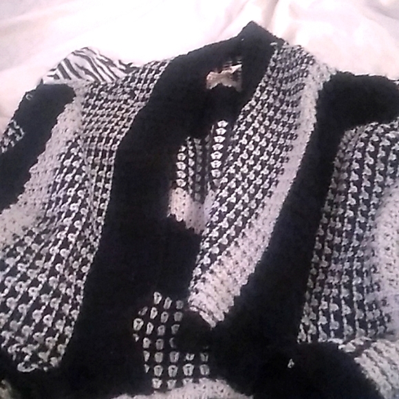 Hollywood & Vine Sweaters Knit Cardigan Sweater - Picture 2 of 2